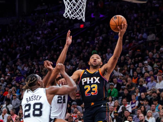  奥兰多魔术今晨篮板制胜赛后菲尼克斯太阳调整名单以备欧篮联，现场解说直呼：今晨勒沃库森战术微调