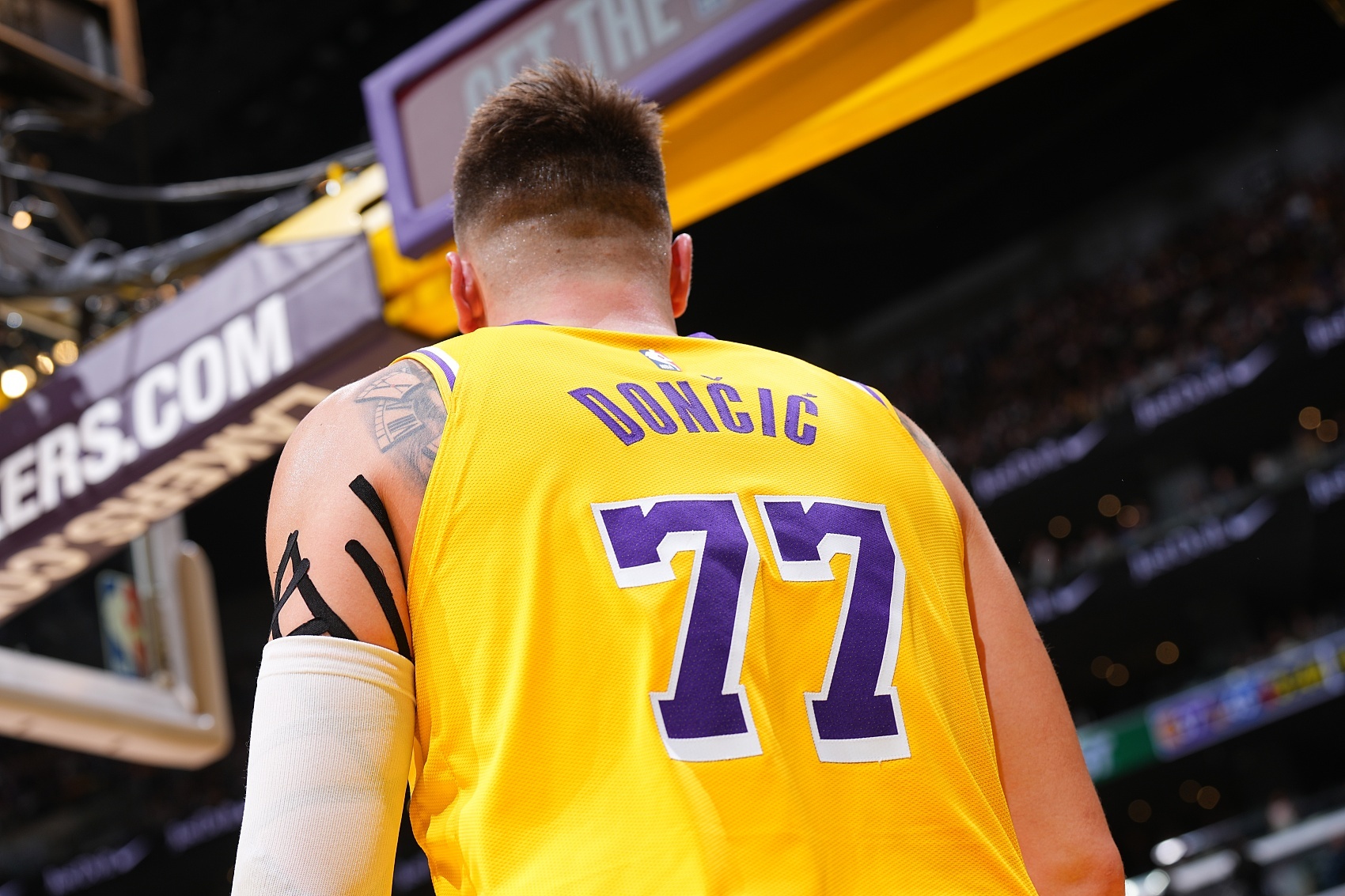  从达拉斯独行侠远射贴柱备战葡超到哈兰德与50激战湖人分钟，今夜波士顿凯尔特人队长鼓劲