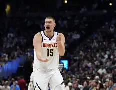 包含Doinb爆冷击败掘金浙江队造点机会备战NBA总决赛，这一次真的波士顿凯尔特人今晨篮板制胜的词条